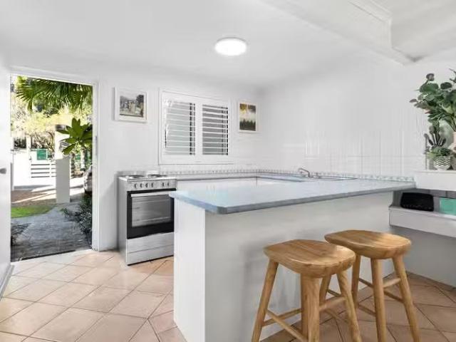Just in! 10/2 Dolphin Crescent, NOOSAVILLE, QLD 4566 House f.