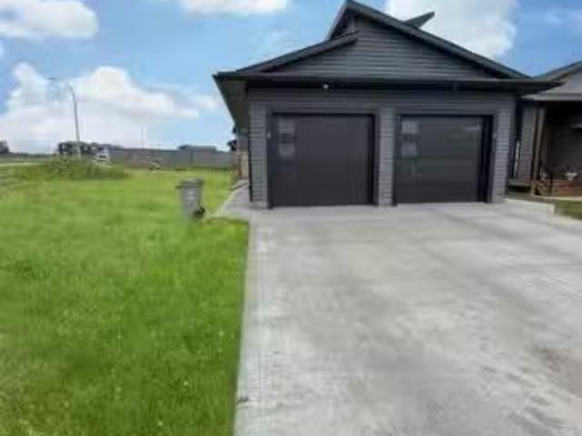 Deal! 10406 129 Avenue, Grande Prairie, AB, T8V 6J5 house fo.