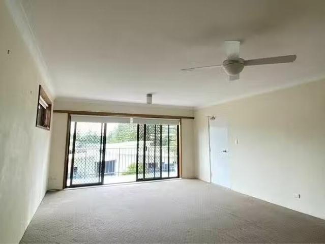 Cozy 10/4 Mary Avenue, Broadbeach, QLD 4218