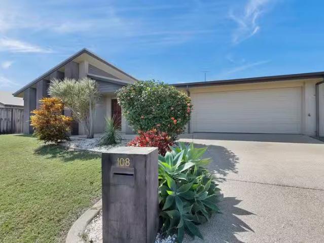 Deal! 108 Whitehaven Drive, BLACKS BEACH, QLD 4740 House for.
