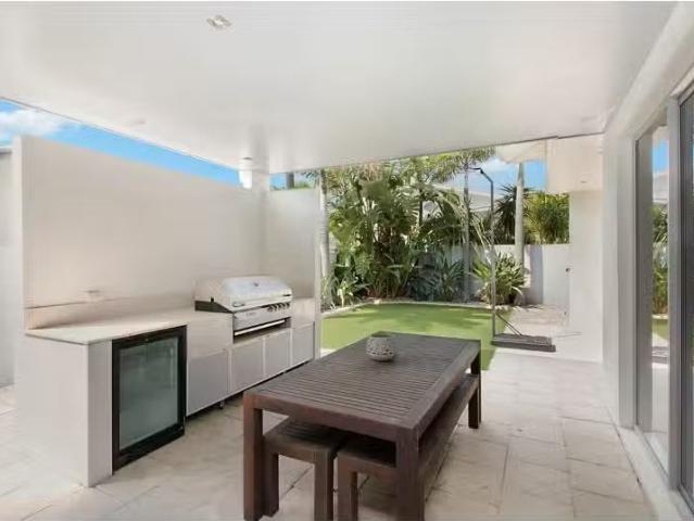 Rental! 10 Malibu Street, Kingscliff House for rent Listed by.