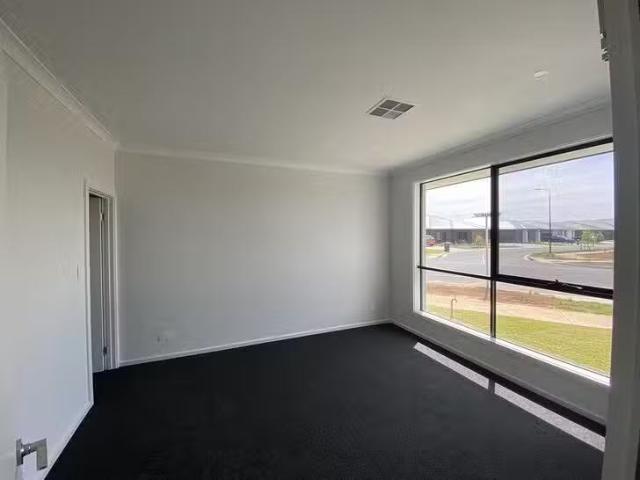 Deal! 10 Manno Avenue, Angle Vale, SA 5117