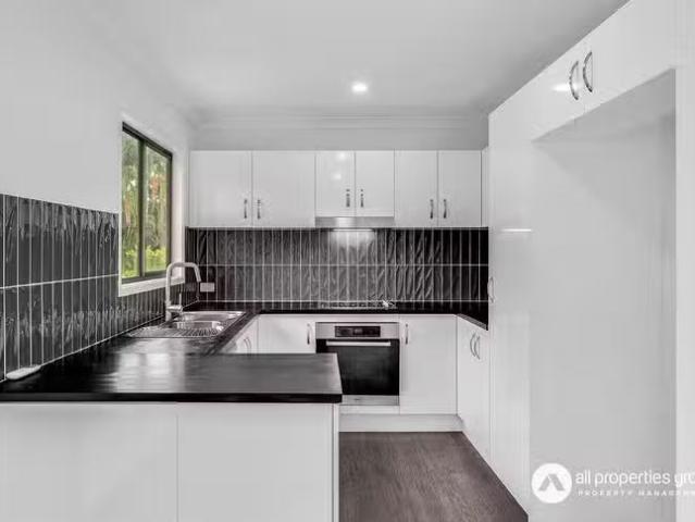 Just in! 10 Abbeyfeale Street, Crestmead, QLD 4132