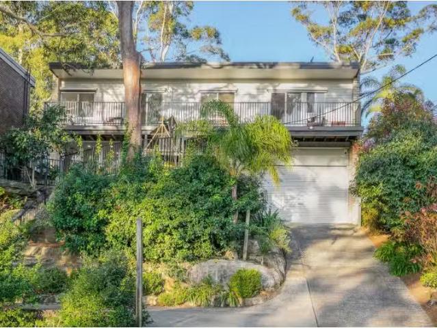 Just in! 10 Albany Place, KAREELA House for rent Listed by Ca.