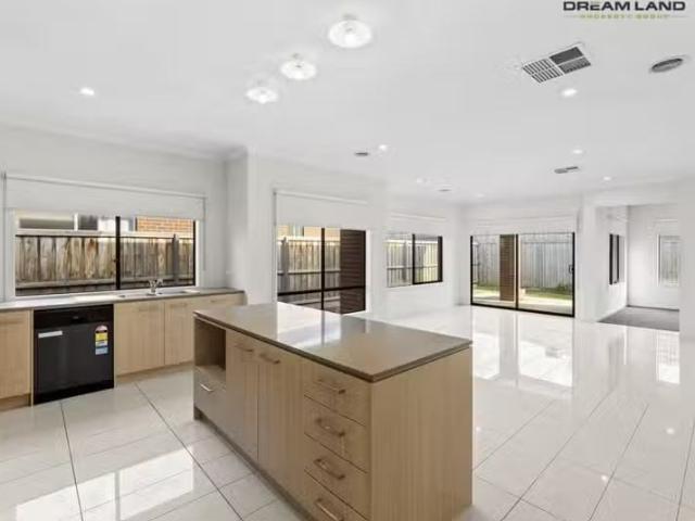 Unique 10 Amity Way, Truganina, VIC 3029