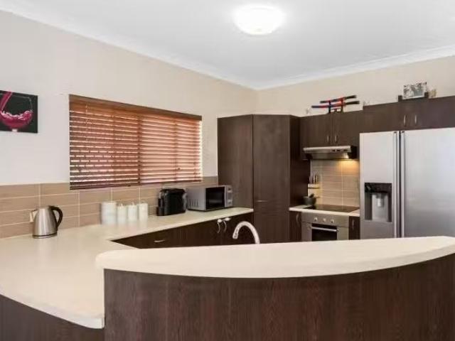 Cheap 10 Appleby Close, North Lakes, QLD 4509