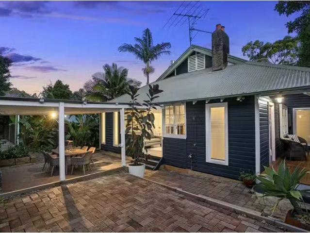 Deal! 10 Bardo Road, Newport House for rent Listed by Sienna.