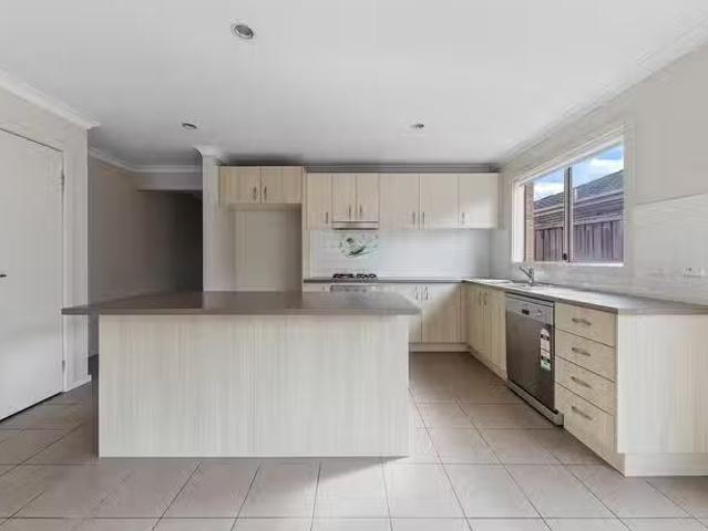 Cozy 10 Celestine Drive, Officer, VIC 3809