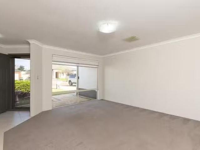 Deal! 10 Chalice Rise, Lakelands, WA 6180