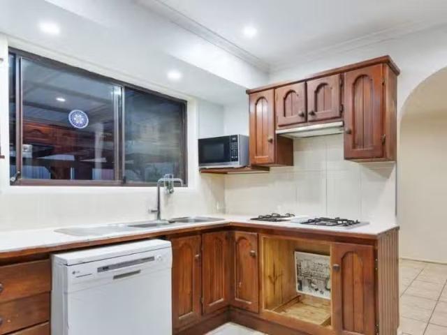 Cozy 10 Dakota Place, OXENFORD, QLD 4210 House for Rent