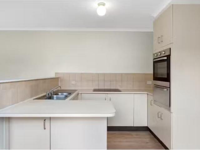 Cheap 10 Enright Crescent, Florey House for rent Listed by Pr.