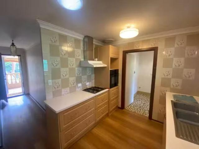 Charming 10 Hadleigh Way, GIRRAWHEEN, WA 6064 House for Rent