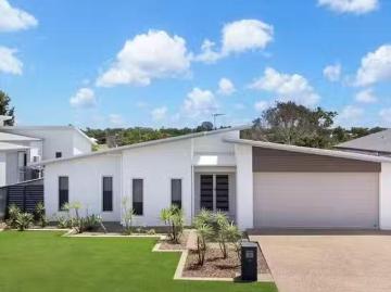 Nice 10 Hillock Crescent, Bushland Beach, QLD 4818