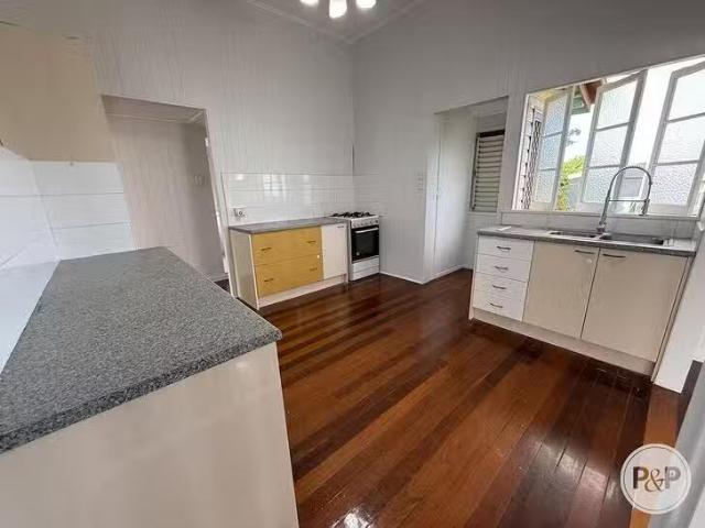 For Rent! 10 John Street, West End, QLD 4810