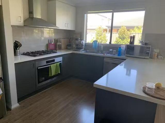 Deal! 10 Statham View, Cranbourne West, VIC 3977