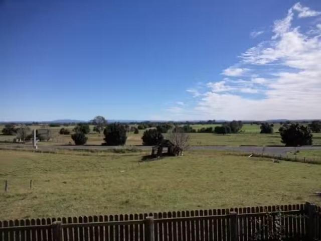 Rental! 10 Swan Lane, Clarenza House for rent Listed by Sarah.