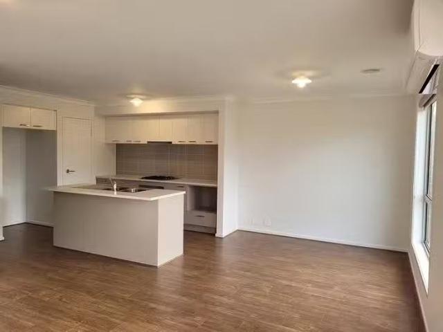 Just in! 10 Shallow Street, Mambourin, VIC 3024