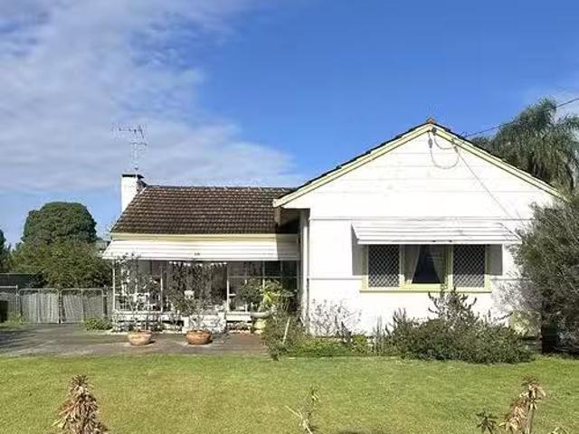 Deal! 10 Somers Street, Belmont, WA 6104