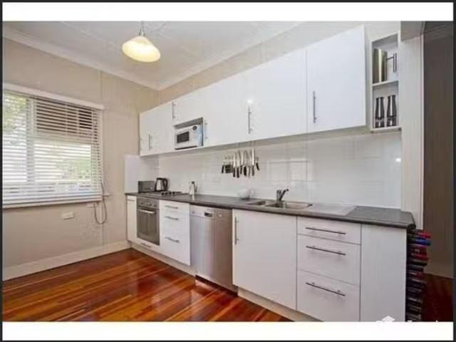 Cozy 113 Charles Street, Berserker, QLD 4701