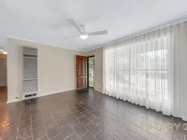 Cozy 1/13 Mariners Drive, Surrey Downs, SA 5126