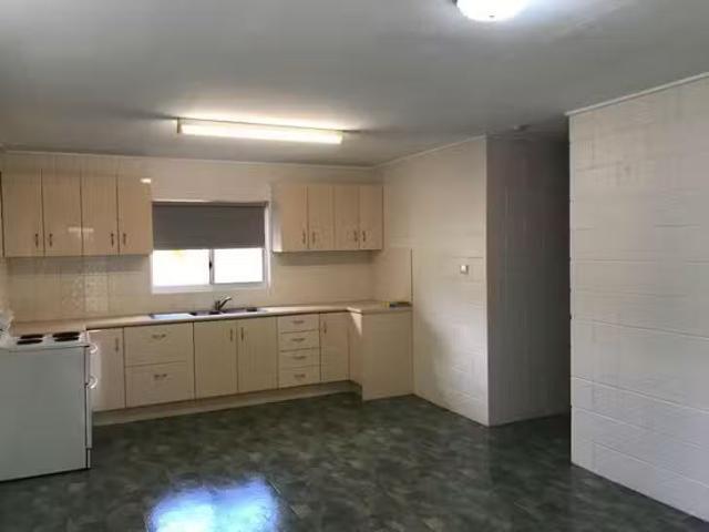 Just in! 1/13 Rifle Range Road, Sun Valley, QLD 4680