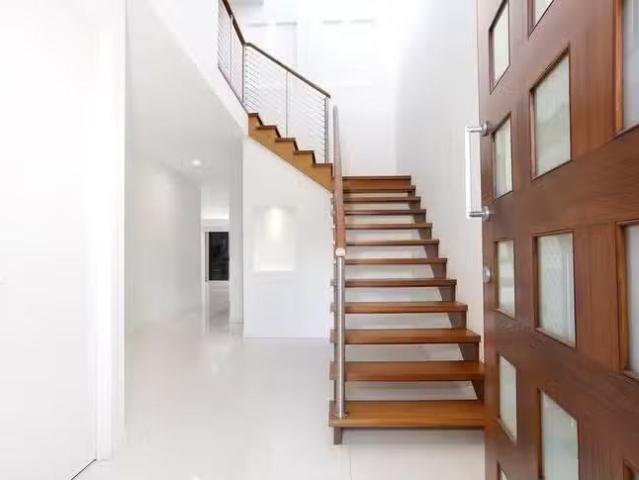 Deal! 1/1016 Lakeview Terrace, Benowa, QLD 4217