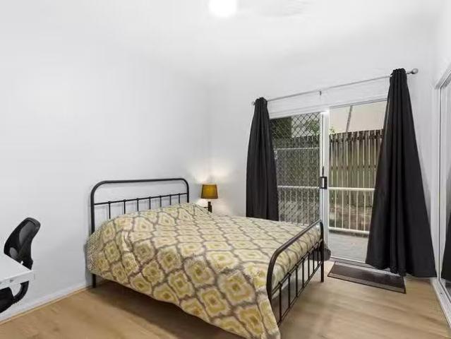 Charming 1/105 Sir Fred Schonell Drive, St Lucia, QLD 4067