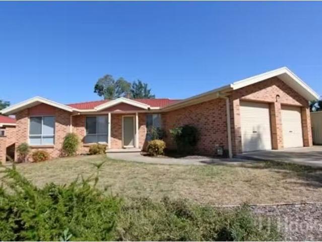 Deal! 1/10 Franklin Court, Jerrabomberra Townhouse for rent L.