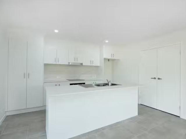 Cozy 1/10 Melanie Street, Cotswold Hills, QLD 4350