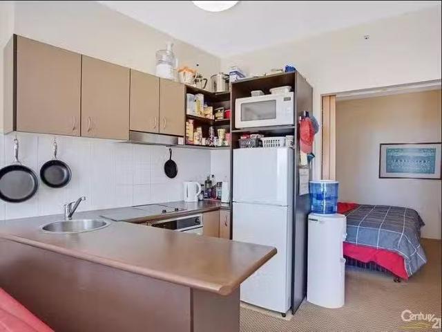 Cozy 1110/42 Surf Parade, Broadbeach, QLD 4218