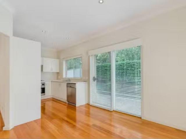 Nice 11/11 Aintree Close, Charlestown House for rent Listed b.