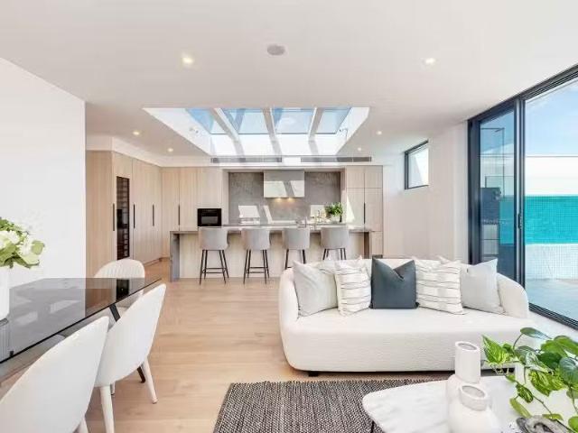 Charming 11/12 Amaroo Avenue, Castle Cove Apartment for rent.