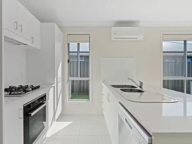 Nice 1/112 Averys Lane, Heddon Greta Townhouse for rent Liste.