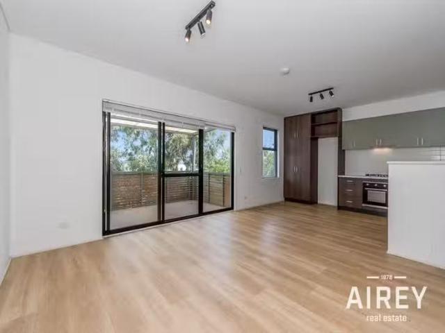 Deal! 11/15 Cummins Street, Willagee, WA 6156