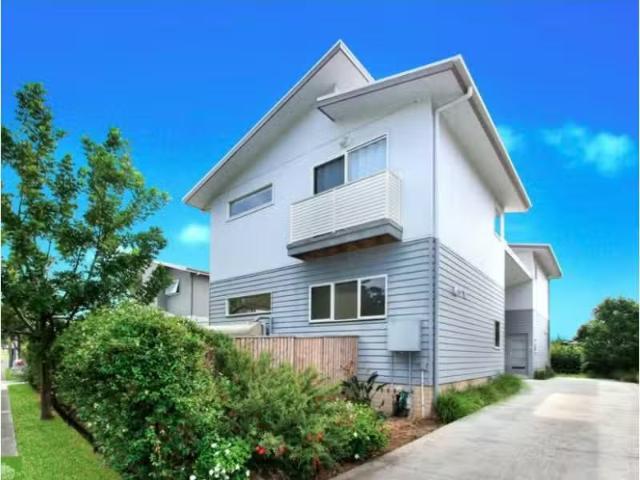 Cheap 1/11 Franklin Ave, Bulli Townhouse for rent Listed by L.