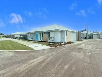 Charming 1/11 Piara Drive, Piara Waters, WA 6112