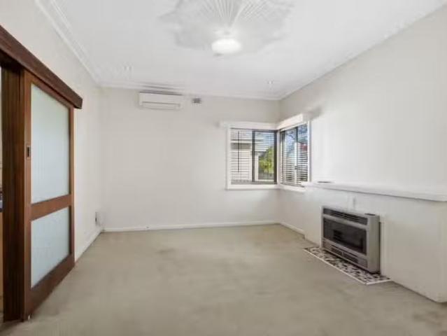 Nice 1122 Armstrong St N, Ballarat North VIC 3350 House For.