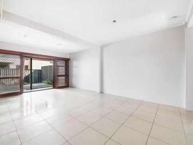 Charming 11/23 25 Tolman Court, Maroochydore, QLD 4558