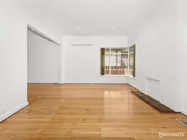Nice 1/123 Springfield Road, BLACKBURN NORTH, VIC 3130 Unit.