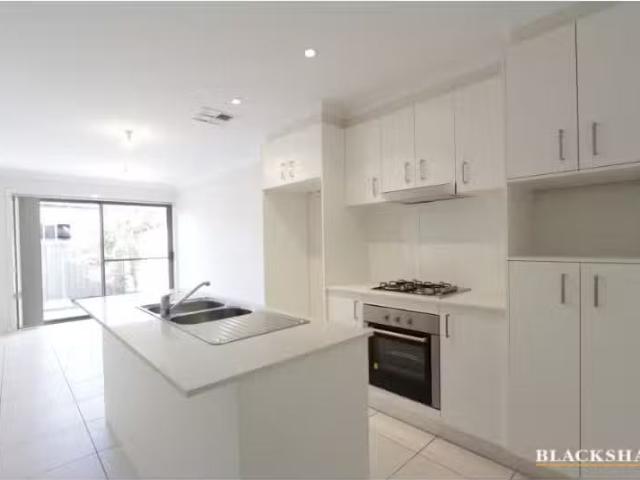 Charming 11/26 Carrington, Queanbeyan Townhouse for rent List.