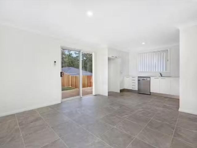 Unique 1/12 Usher Street, Port Macquarie Apartment for rent L.