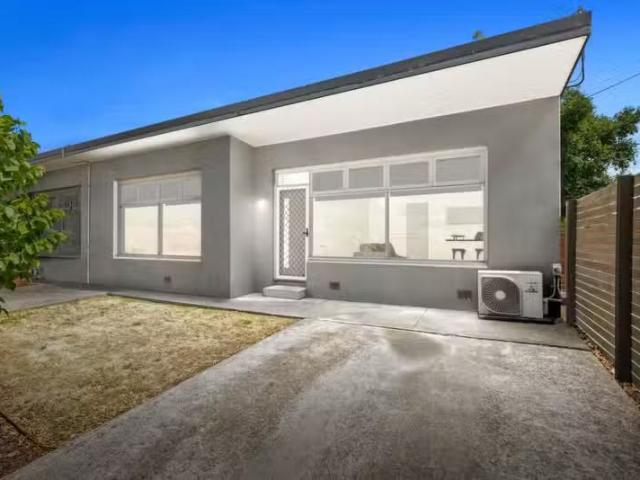 Cheap 1/17 Burnbank St, Lake Wendouree VIC 3350 House For Le.