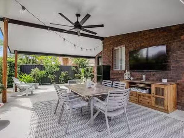 Rental! 1/140 Whiting Street, Labrador, QLD 4215