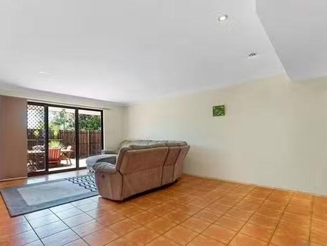 Cheap 1/145 Government Road, Labrador, QLD 4215