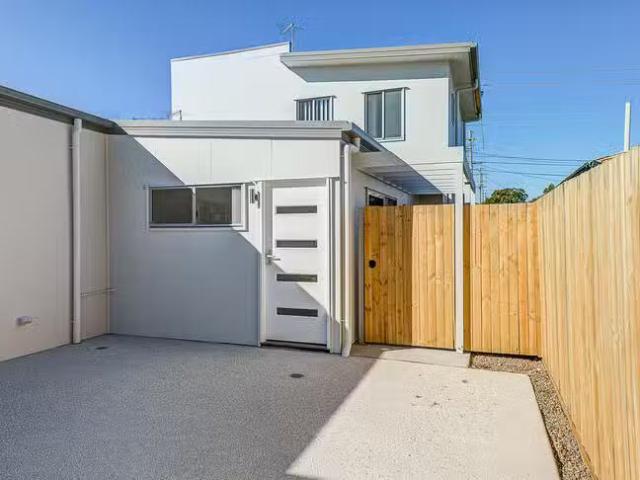 Unique 1/147B South Station Road, Silkstone, QLD 4304