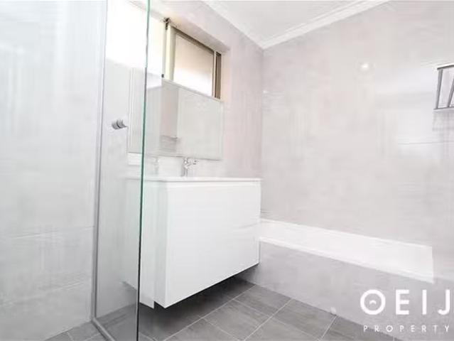 Deal! 1/15 Piercy Way, Kardinya, WA 6163
