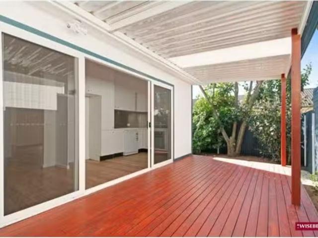Charming 116 Trafalgar Avenue, Umina Beach House for rent Lis.