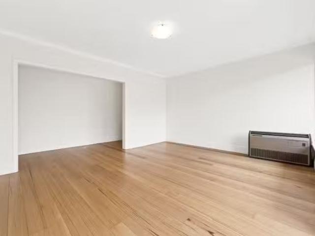 Charming 1/18 Tintern Avenue, Toorak VIC 3142
