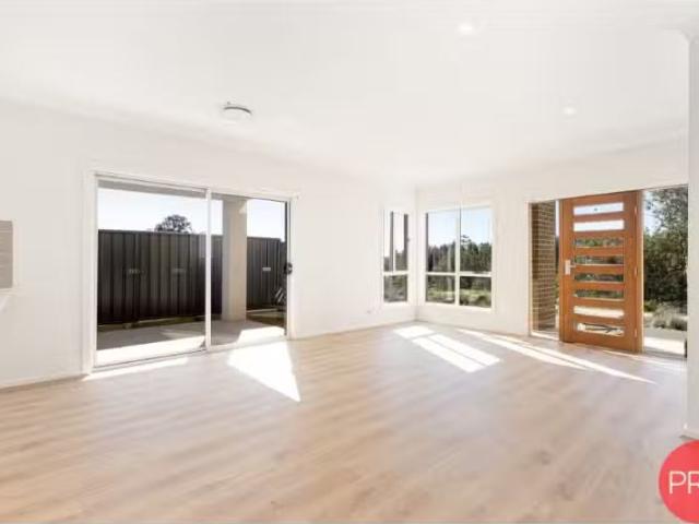 Unique 118 Meya Crescent, FLETCHER Townhouse for rent Listed.