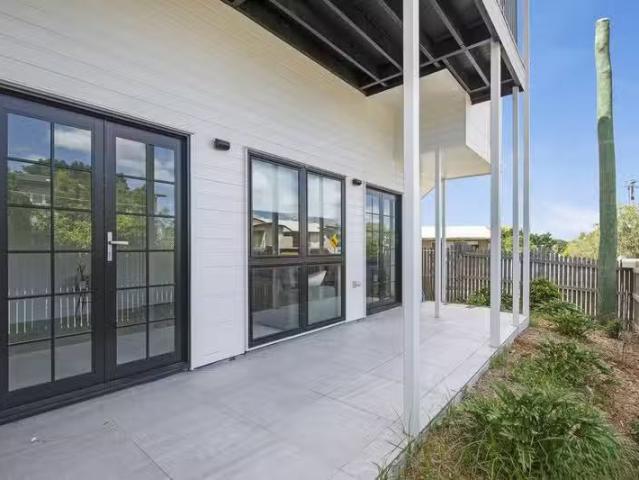 Rental! 1/191a Norman Ave, Norman Park QLD 4170